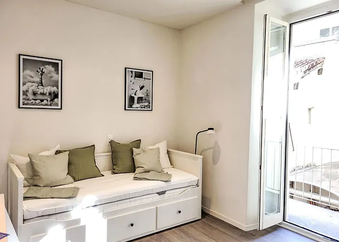 White Apt-1 By Interhome דירה לוקרנו