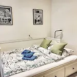 White Apt-1 By Interhome アパート ロカルノ